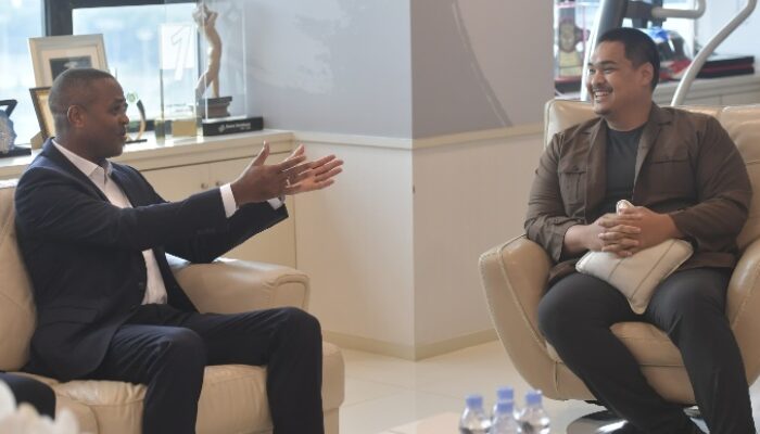 Menpora Dito-Kluivert Antusias Bawa Prestasi Sepakbola Indonesia ke Pentas Dunia