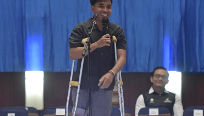 Komika Disabilitas Anggi Wahyuda Cetak Rekor Dunia Mendaki Gunung