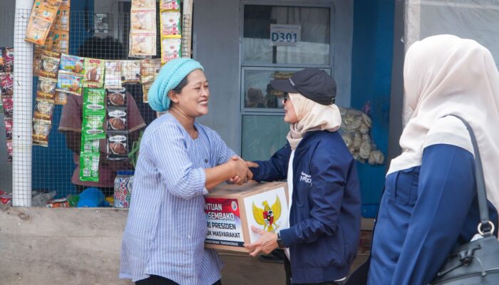 KemenTransmigrasi Salurkan 1.700 Paket Sembako Presiden RI untuk Warga Kawasan Transmigrasi Barelang Kepri